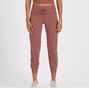 Vuori daily jogger terracotta NWT small medium